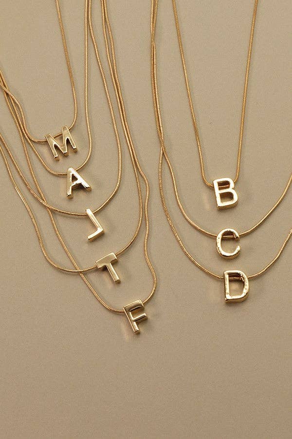 JOSSLYN by Wall to Wall - DELICATE SNAKE CHAIN INITIAL PENDANT NECKLACE